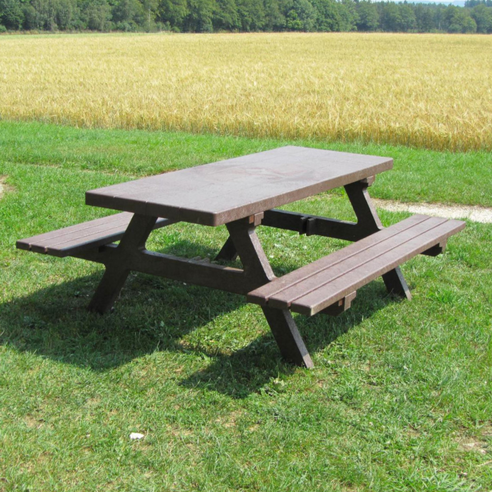 Sitzgruppe Isola auf Rasen