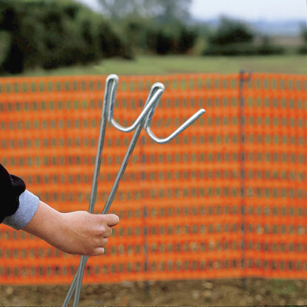 MEDIUM Absperrzaun grün, 1 x 25m plus 10 Premium Stahlstangen