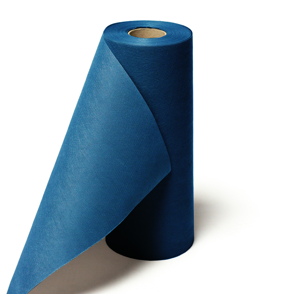 geschmückter Tisch mit blauem Tischläufer aus Vlies