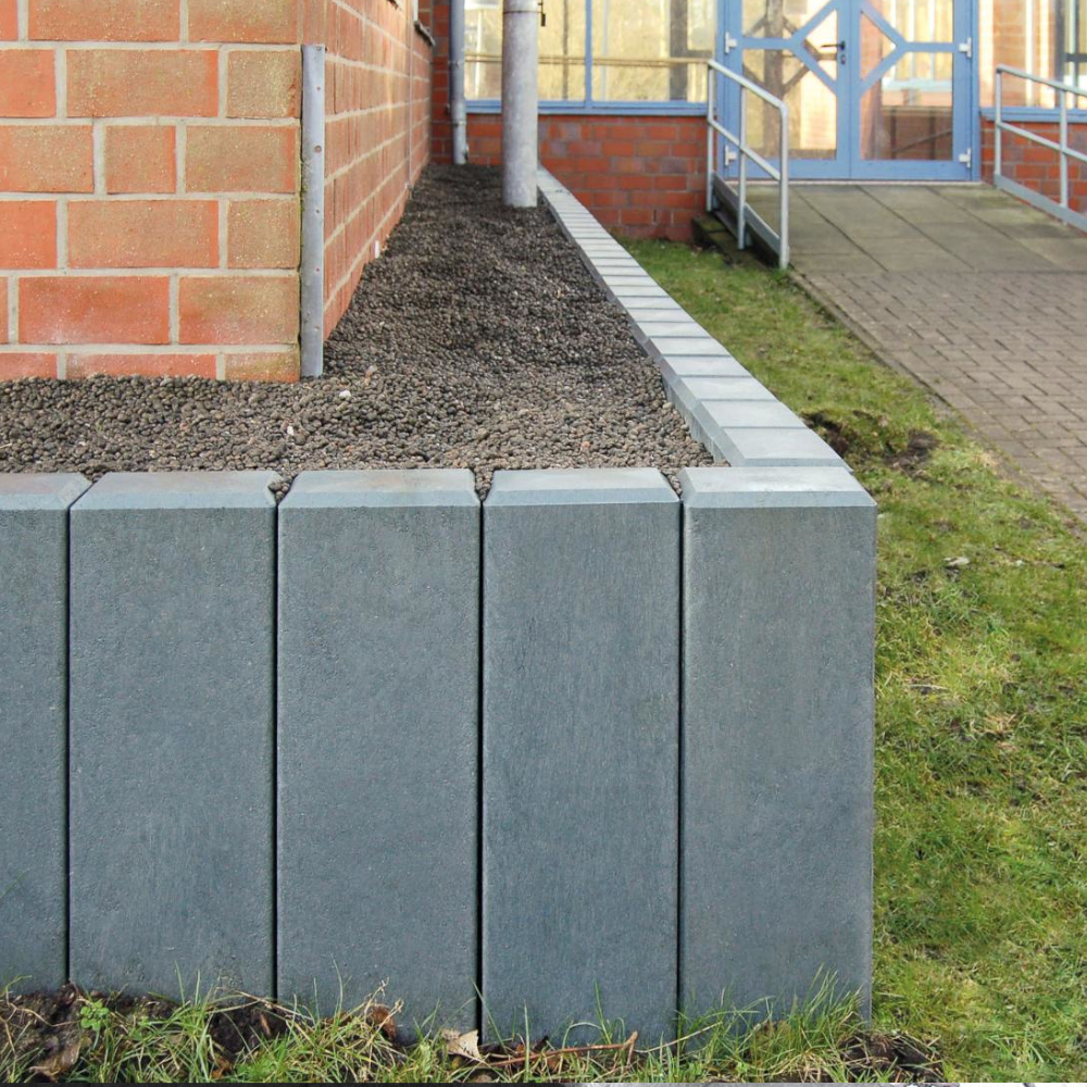 Rechteckpalisaden grau aus Recycling Kunststoff in Reihe