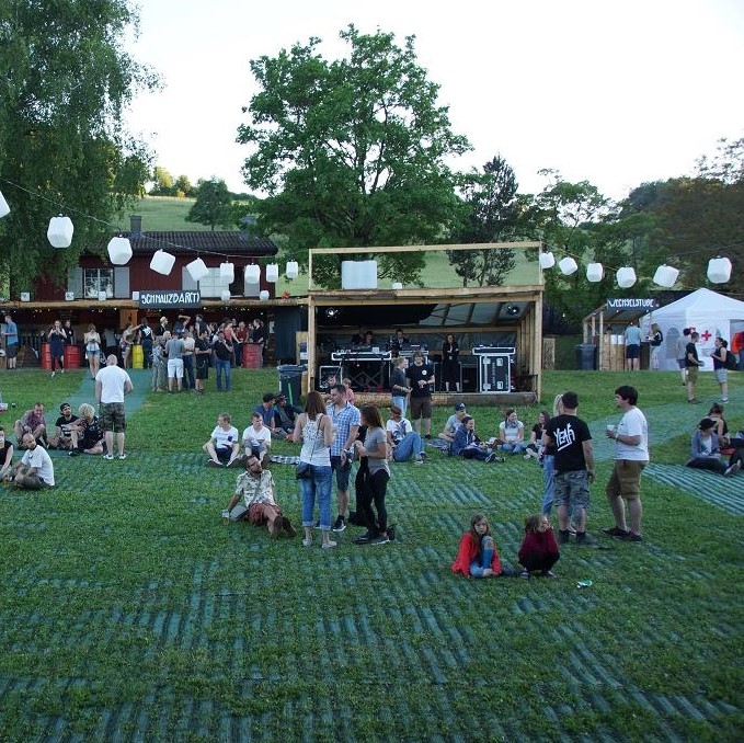 Rasengitter auf Outdoor-Event