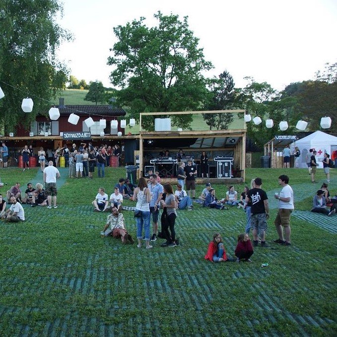 Rasengitter auf Outdoor-Event