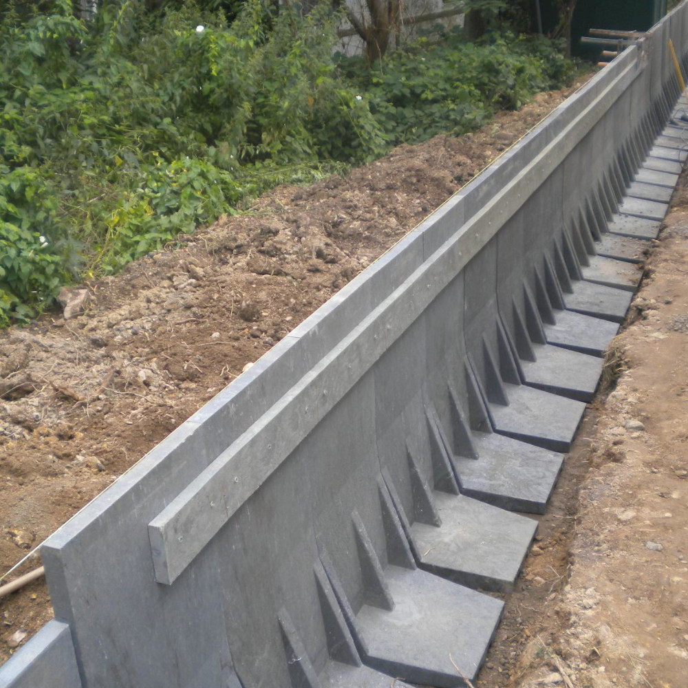 Befestigung von L-Steinen mit Brettprofil