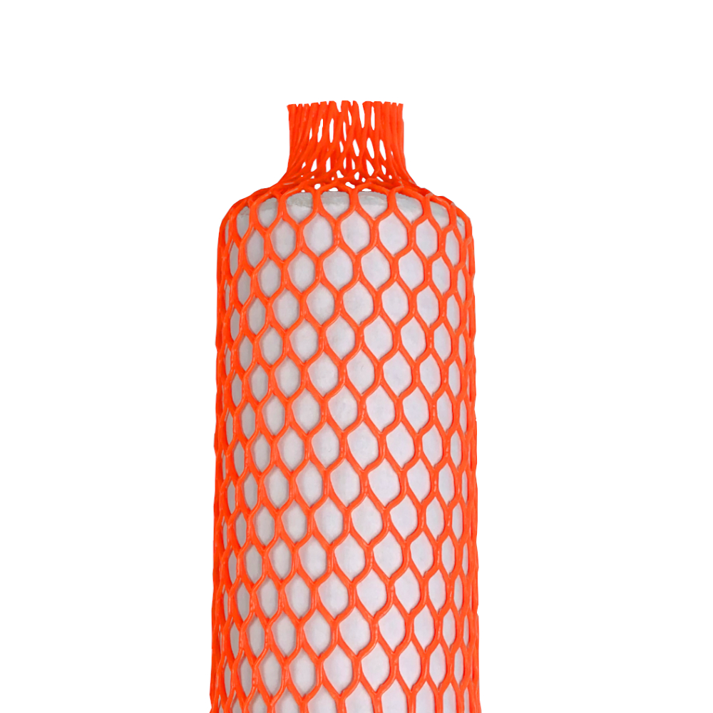 Netzschutzschlauch orange auf weissem Gegenstand