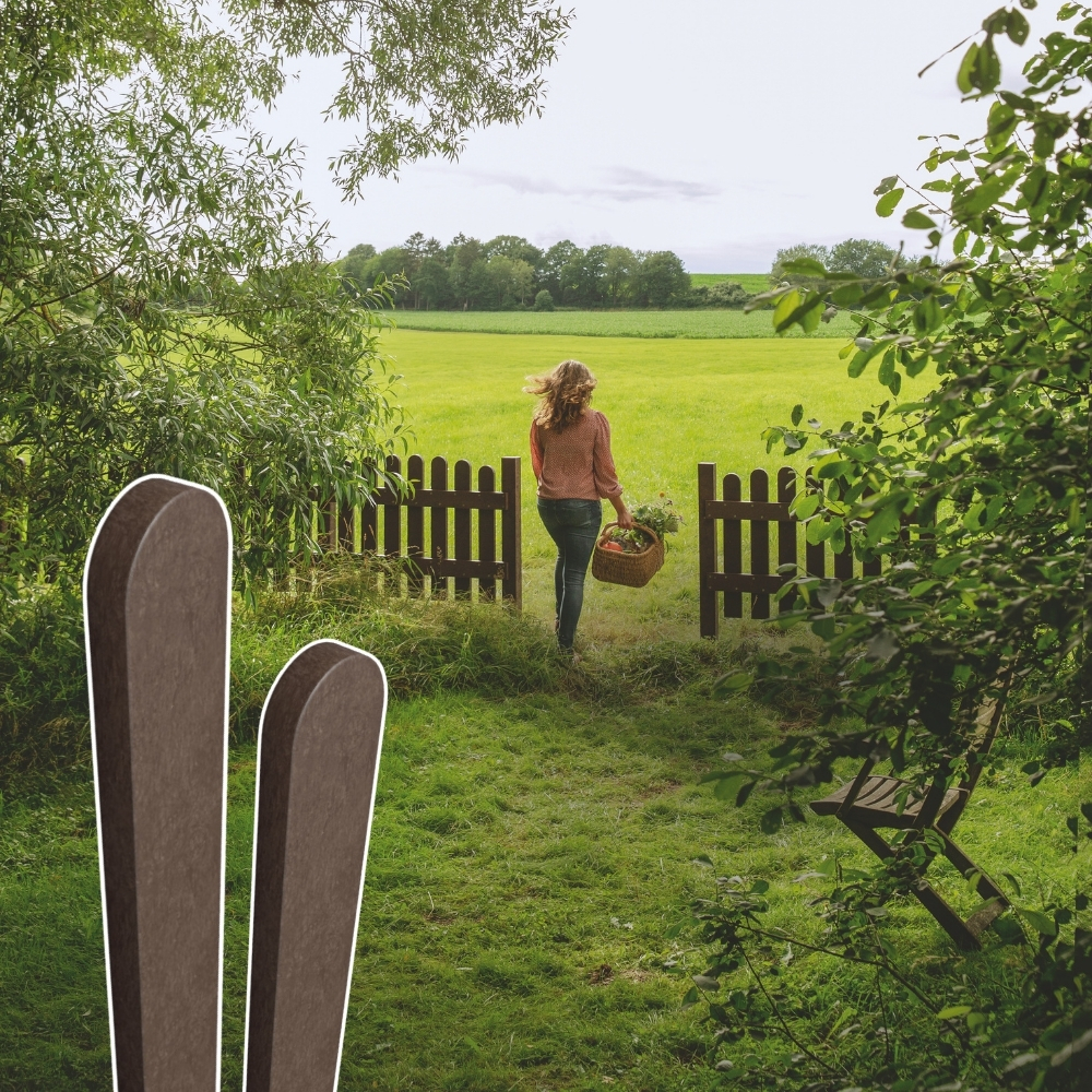Braune Zaunlatten aus Recyclingkunststoff