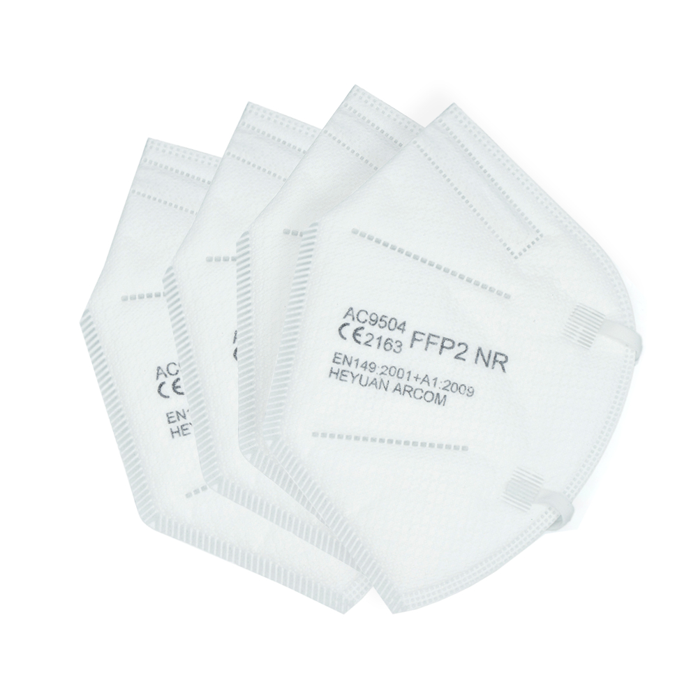 vier ausgepakte Masken