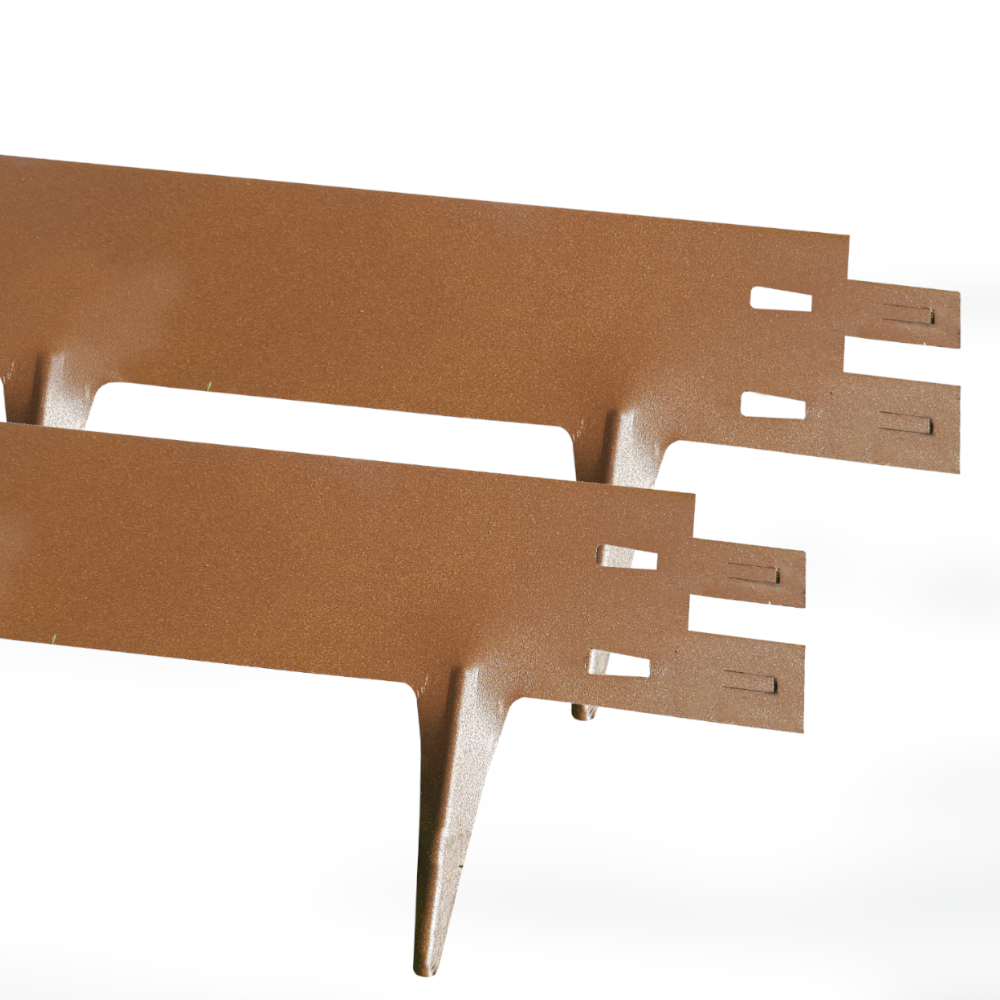 2 rostbraune Rasenkanten aus Metall mit den Maßen 1m x 75mm