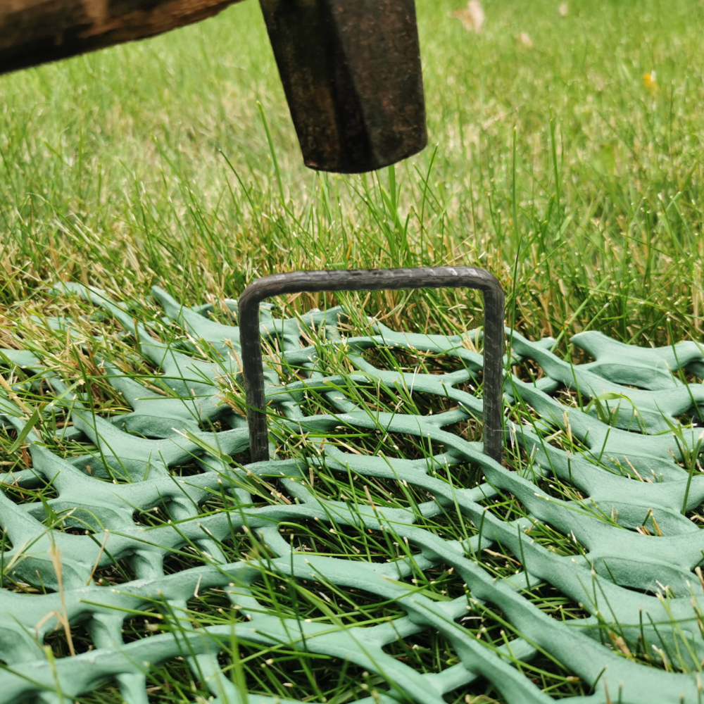 Befestigung von Bodenanker mit Hammer