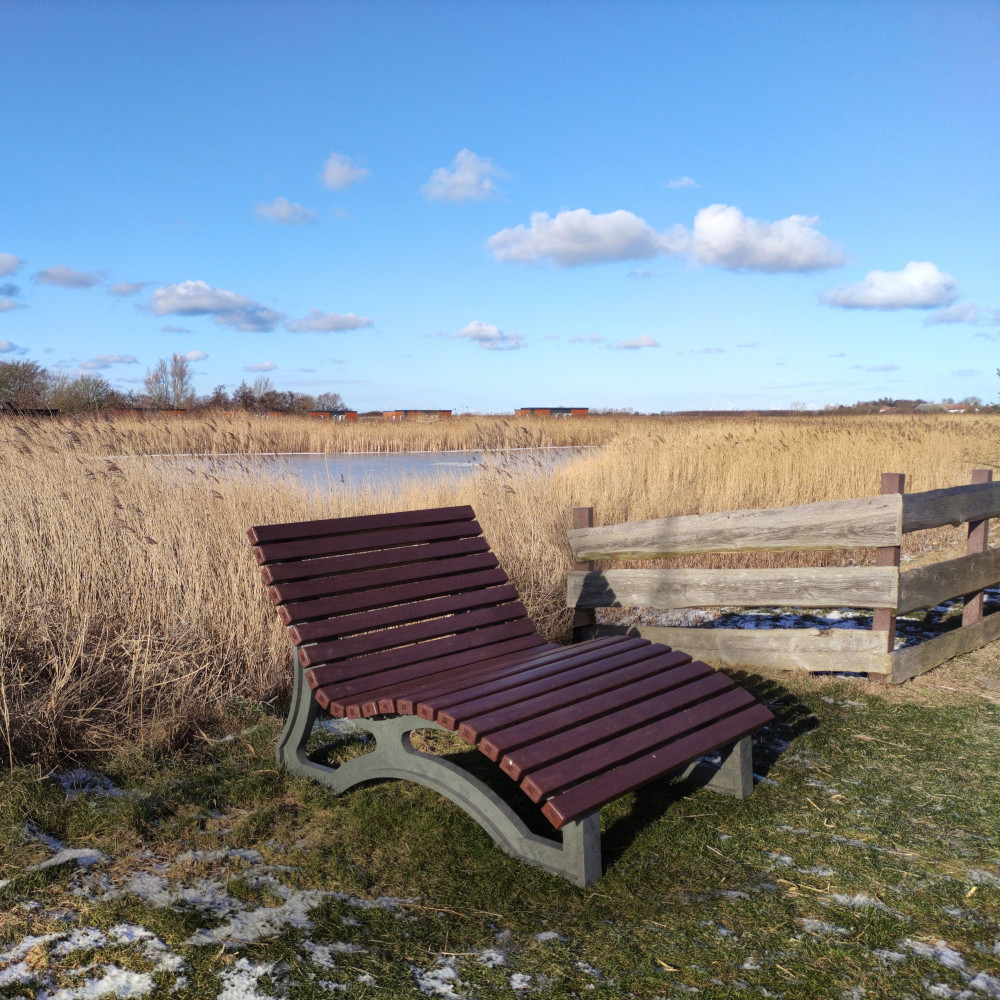 braune Liegebank Aveto in der Natur
