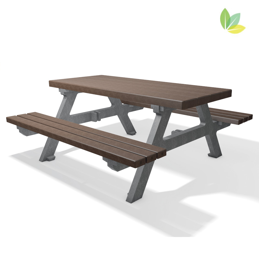 Sitzgruppe Isola vor Burg und Feld