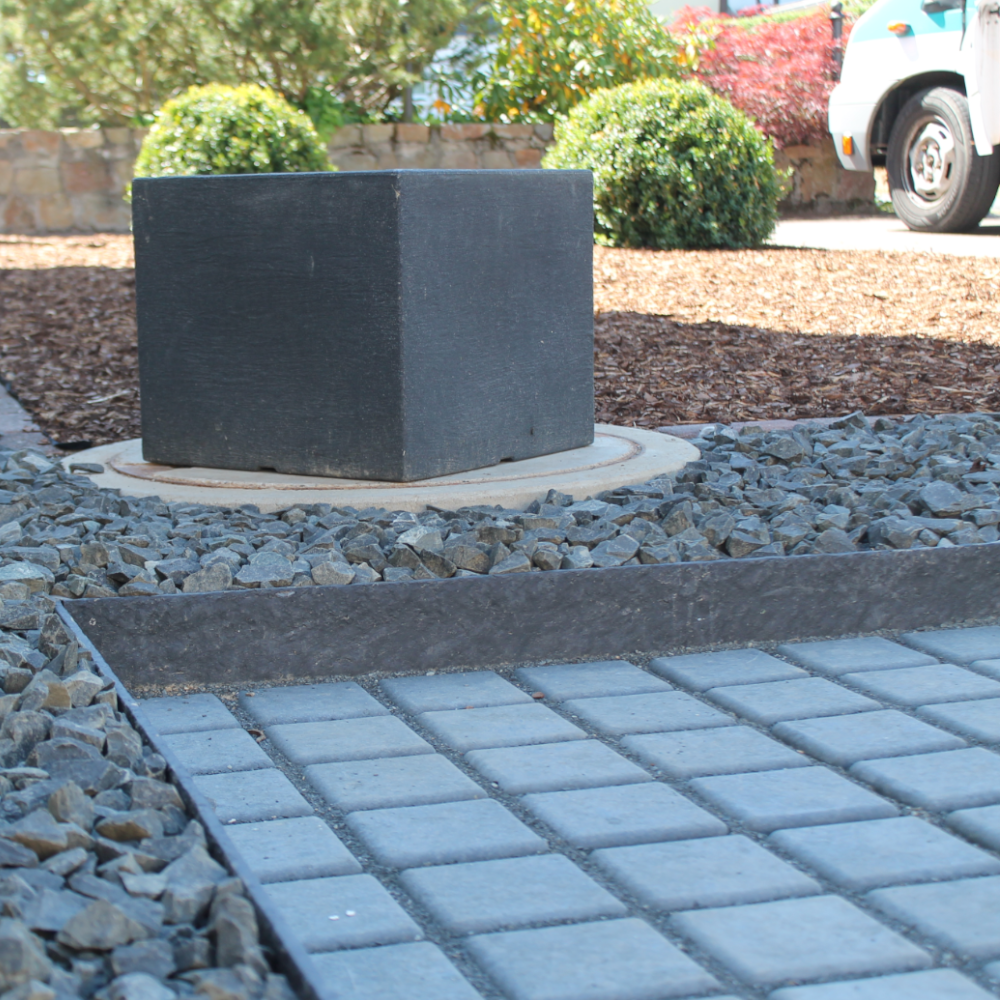 Parkplatz mit Pflastersteinen aus Hanit