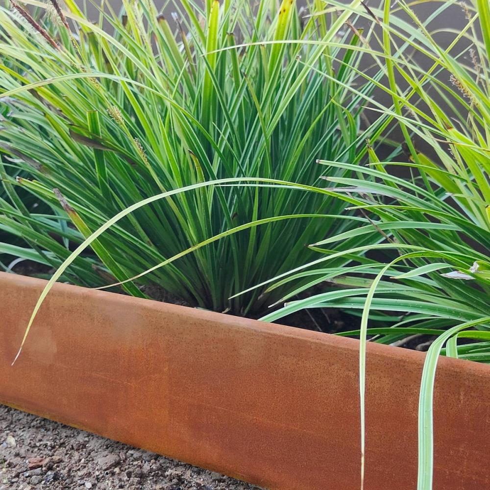 Rasenkante aus Cortelstahl