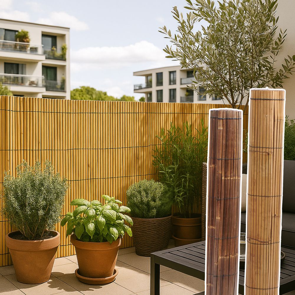 Sichtschutz Balkon aus Bambus - naturnah mit Pflanzen eingerichtet