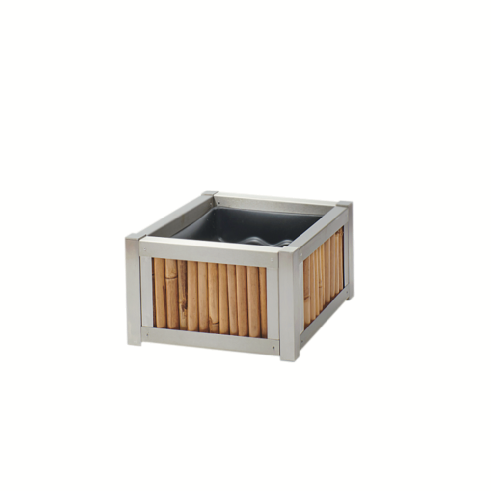 Hochbeet aus Edelstahl mit Seiten aus Bambus, bepflanzt