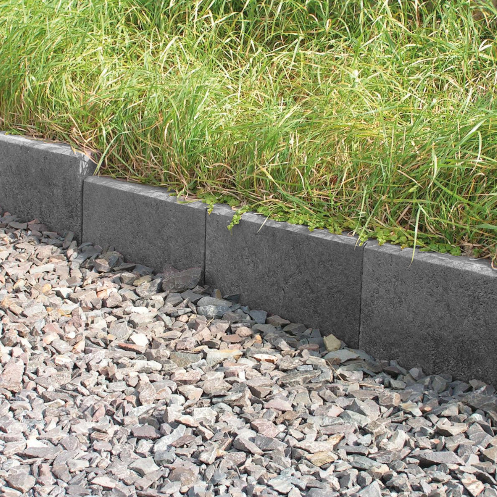 Graue L-Steine mit Versatz