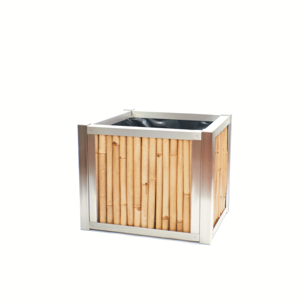 Hochbeet aus Edelstahl mit Seiten aus Bambus, bepflanzt