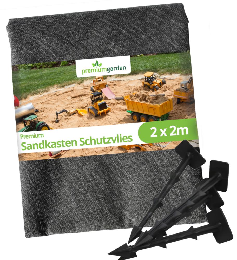 Sandkastenschutzvlies mit Banderole umgeben und 3 Pins davor gelegt auf weißem Hintergrund