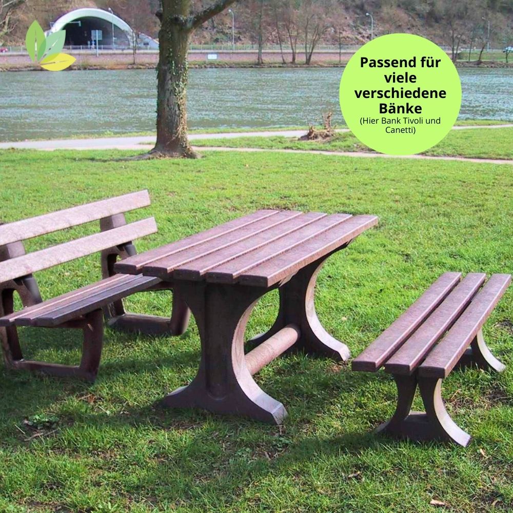 Der Gartentisch ist kombinierbar mit verschiedenen hanit-Bänken