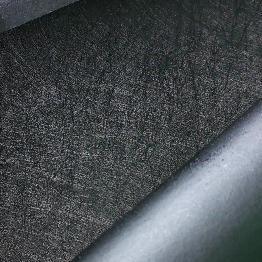 Beide Seiten der Wurzelsperre: Raue Textilseite und glatte Seite