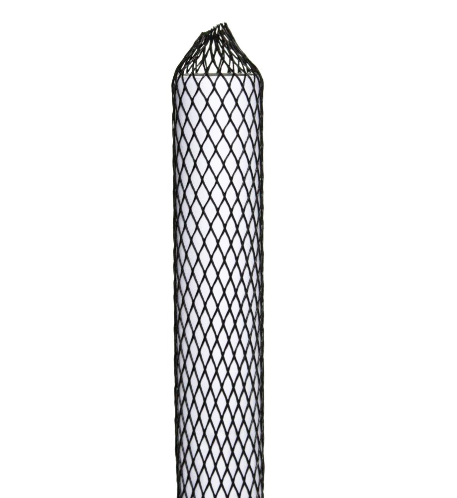 Netzschutzschlauch schwarz auf weissem Gegenstand