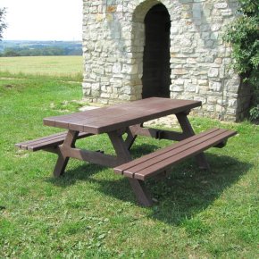 Hochwertige Gartenmöbel aus Recyclingunststoff, Bambus und Polyrattan