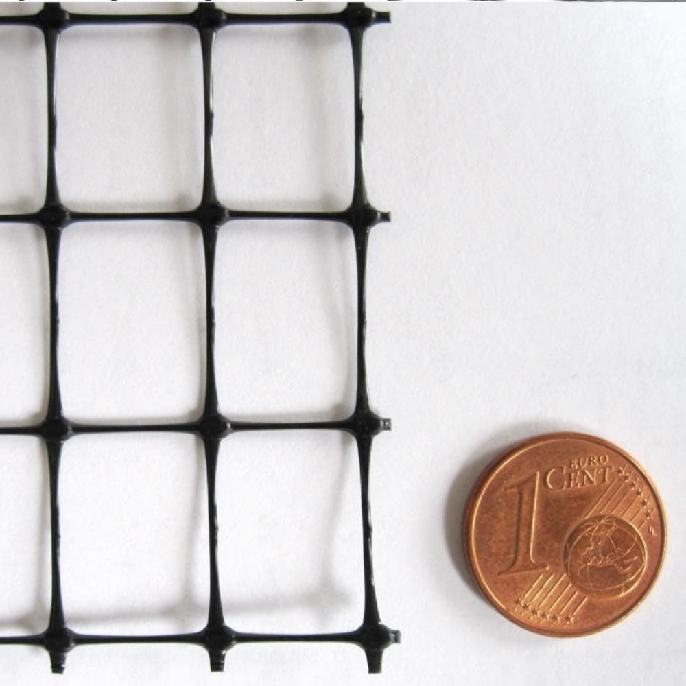 schwarzes Gitter vor weißem Hintergrund im Vergleich mit 1 Cent Münze