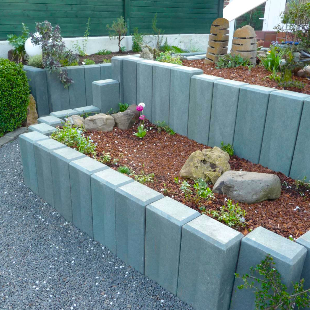 Rechteckpalisaden grau aus Recycling Kunststoff als Hochbeet