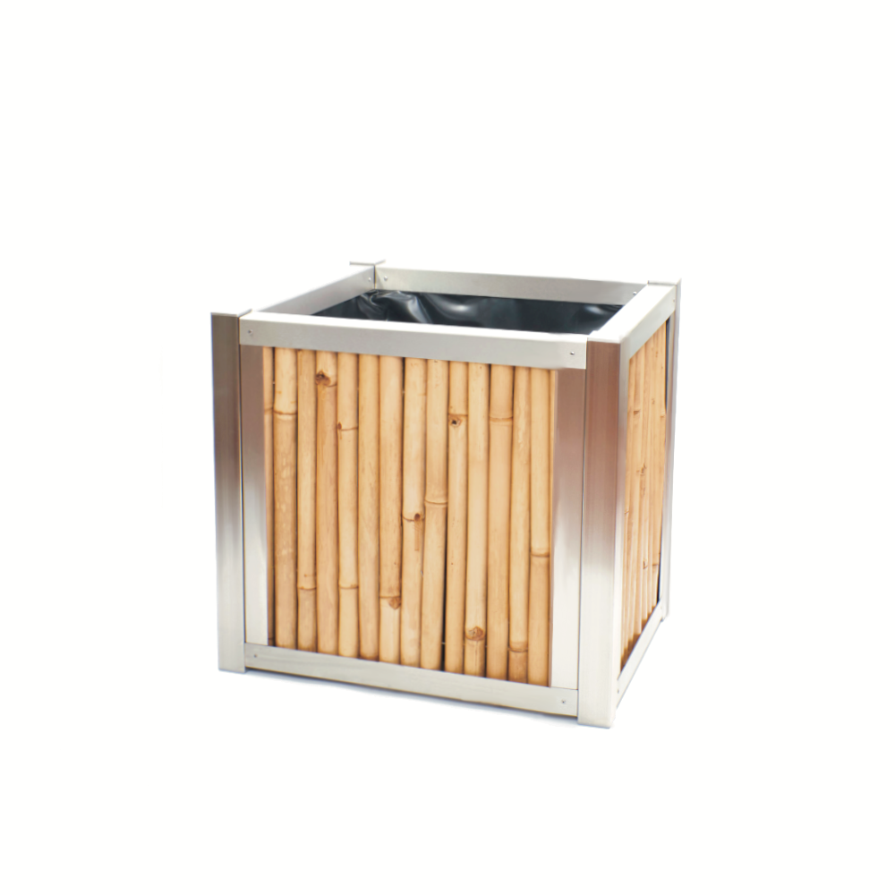 Hochbeet aus Edelstahl mit Seiten aus Bambus, bepflanzt