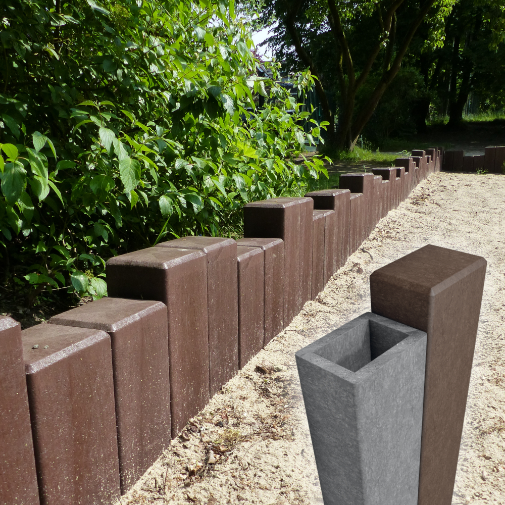 Rechteckpalisaden braun aus Recycling Kunststoff in Reihe verbaut um Sandkasten