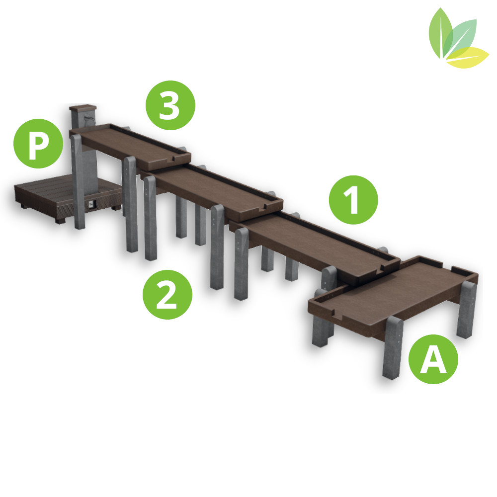 Matschtisch - verschiedene Plattformen absteigend auf Pfosten beziffert