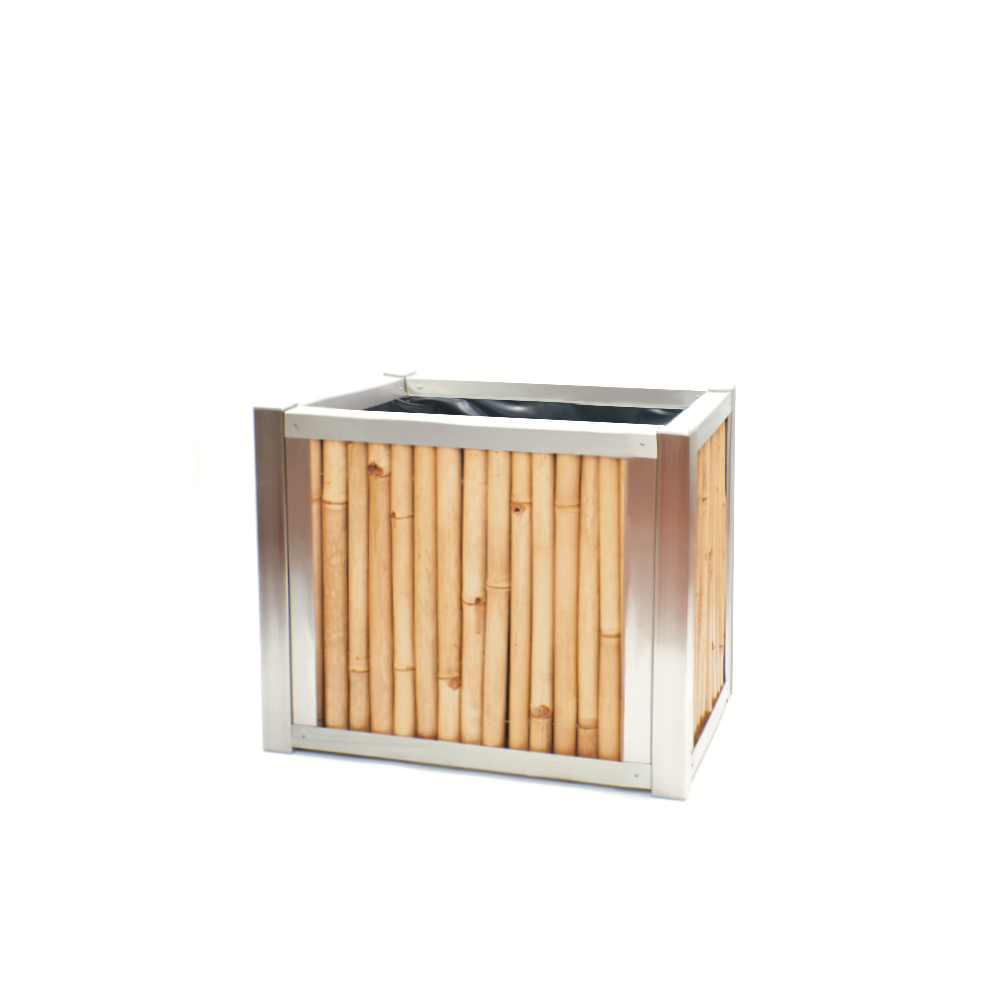 Hochbeet aus Edelstahl mit Seiten aus Bambus, bepflanzt