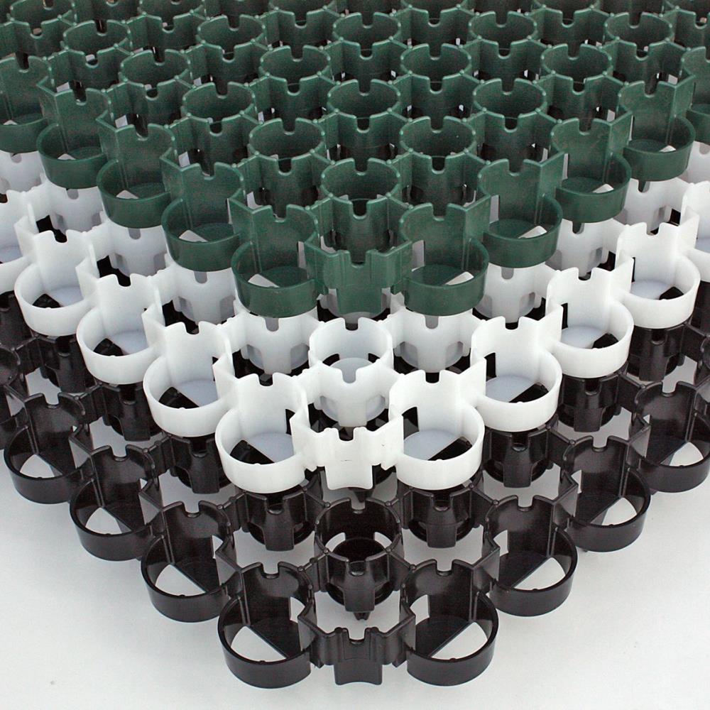 Verschiedene Farben des Rasengitters: Grün, Weiß, Schwarz