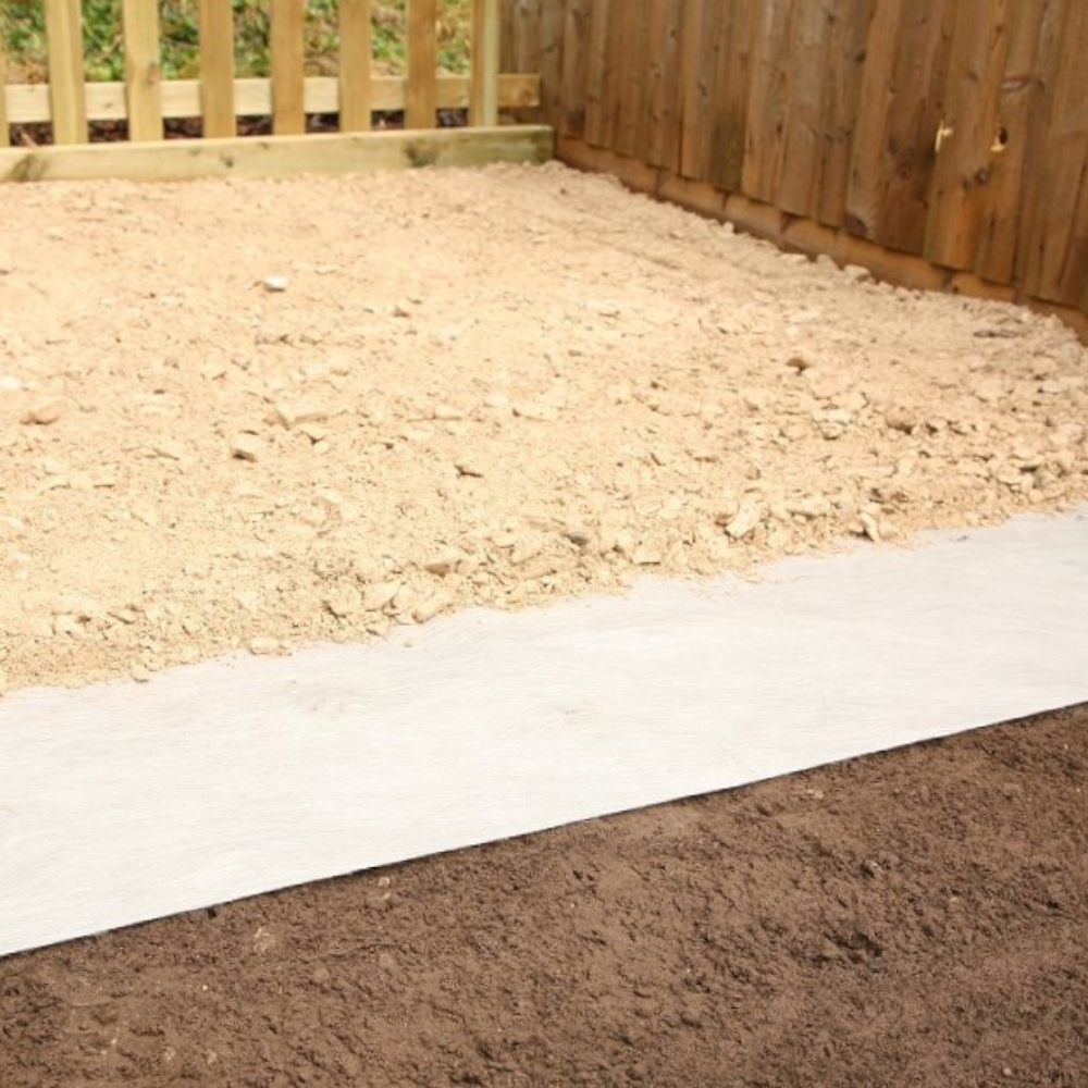 Weißes Vlies unter Bettungsschicht