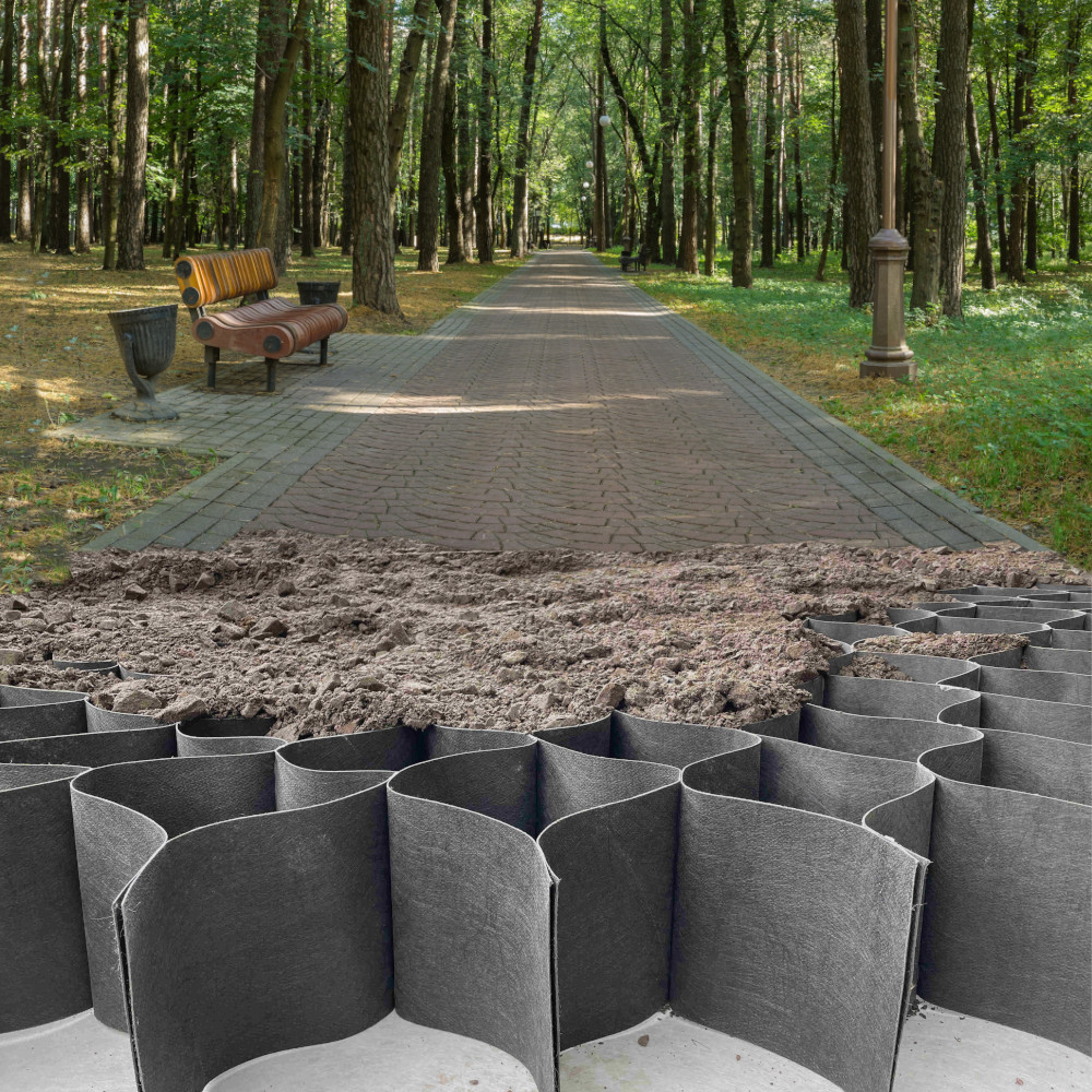 Einbau von Geozellen unter einem Waldweg