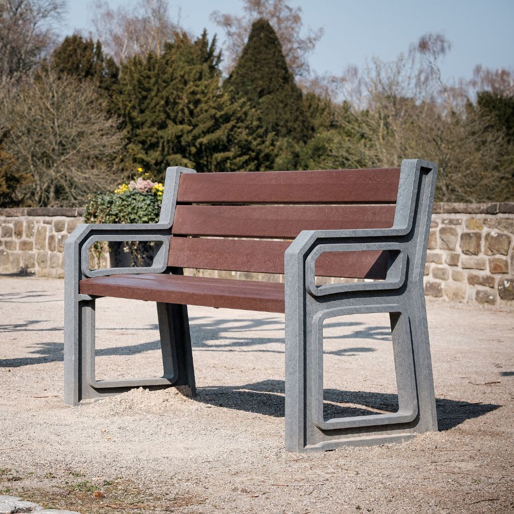 hanit® Seniorenbank TARLO, 160 x 57 x 95cm, braun Seniorenbank Tarlo auf Friedhof