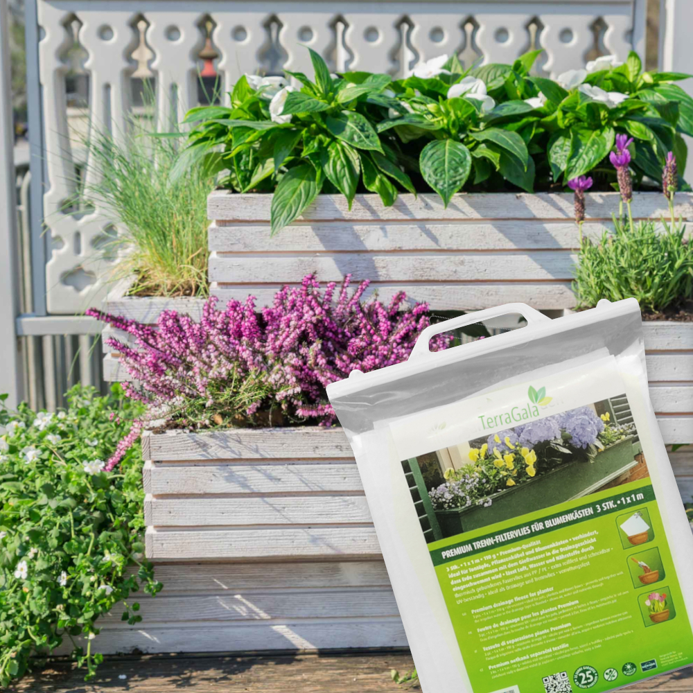 Blumenkastenvlies in der Anwendung in weißen Kräuterbeeten