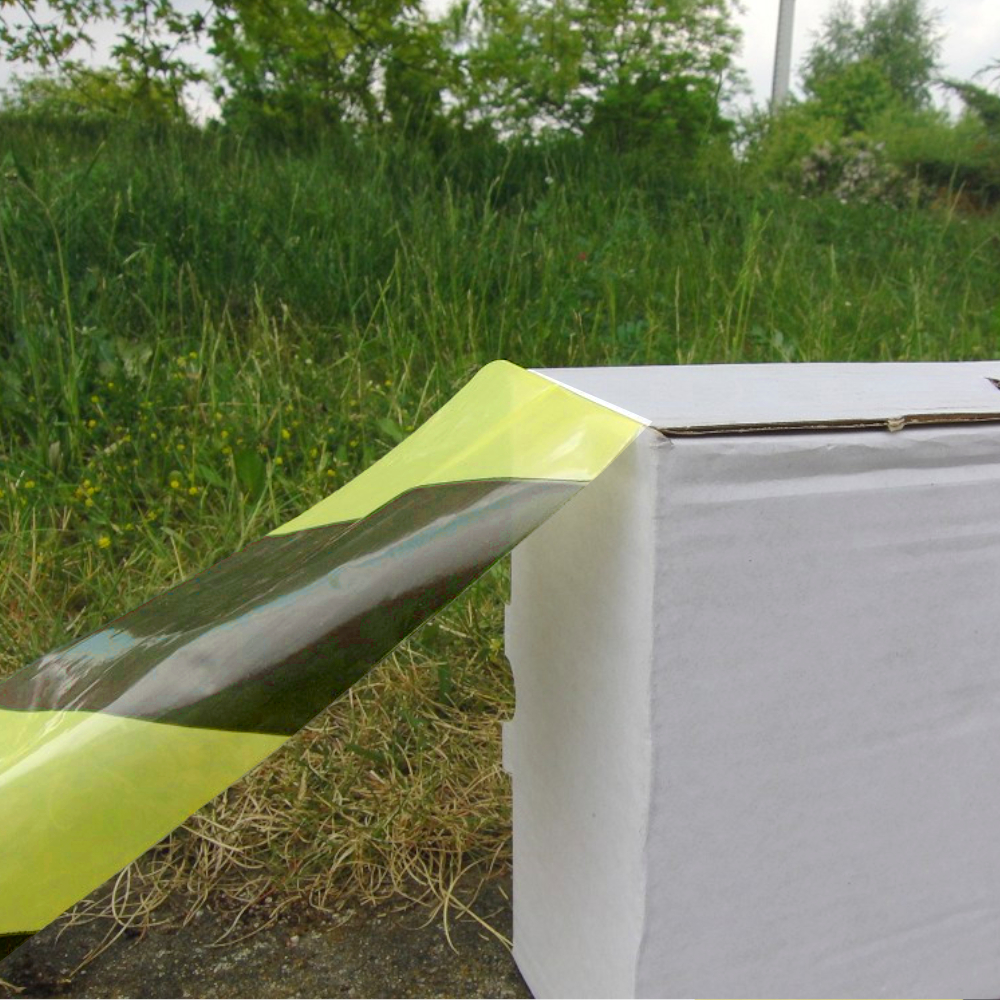 schwarz / gelbes Absperrband im praktischen Spenderkarton