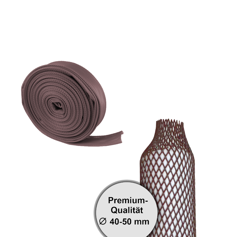 Netschutzschlauch braun als Rolle und Netzschutzschlauch auf weissem Gegenstand
