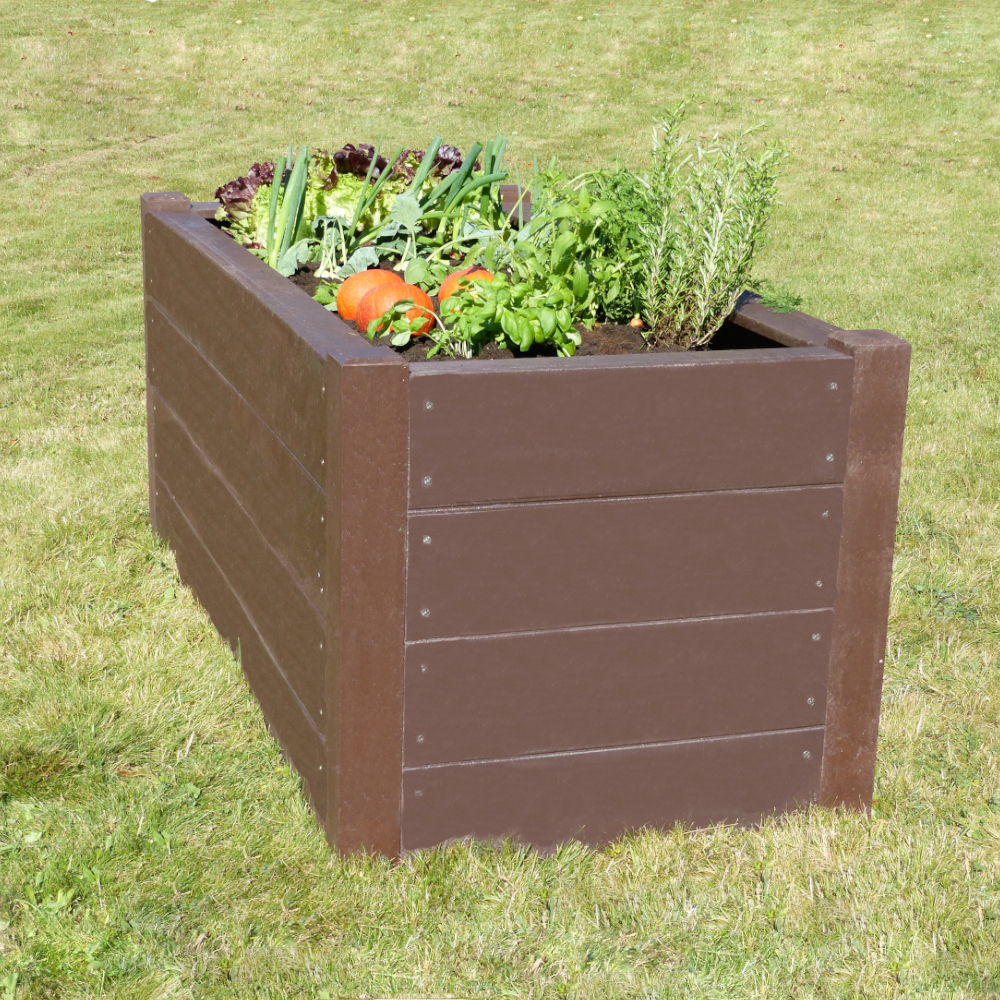 braunes Hochbeet mit den Maßen 190 x 90 x 63cm mit angebauten Gemüse von der kurzen Seite