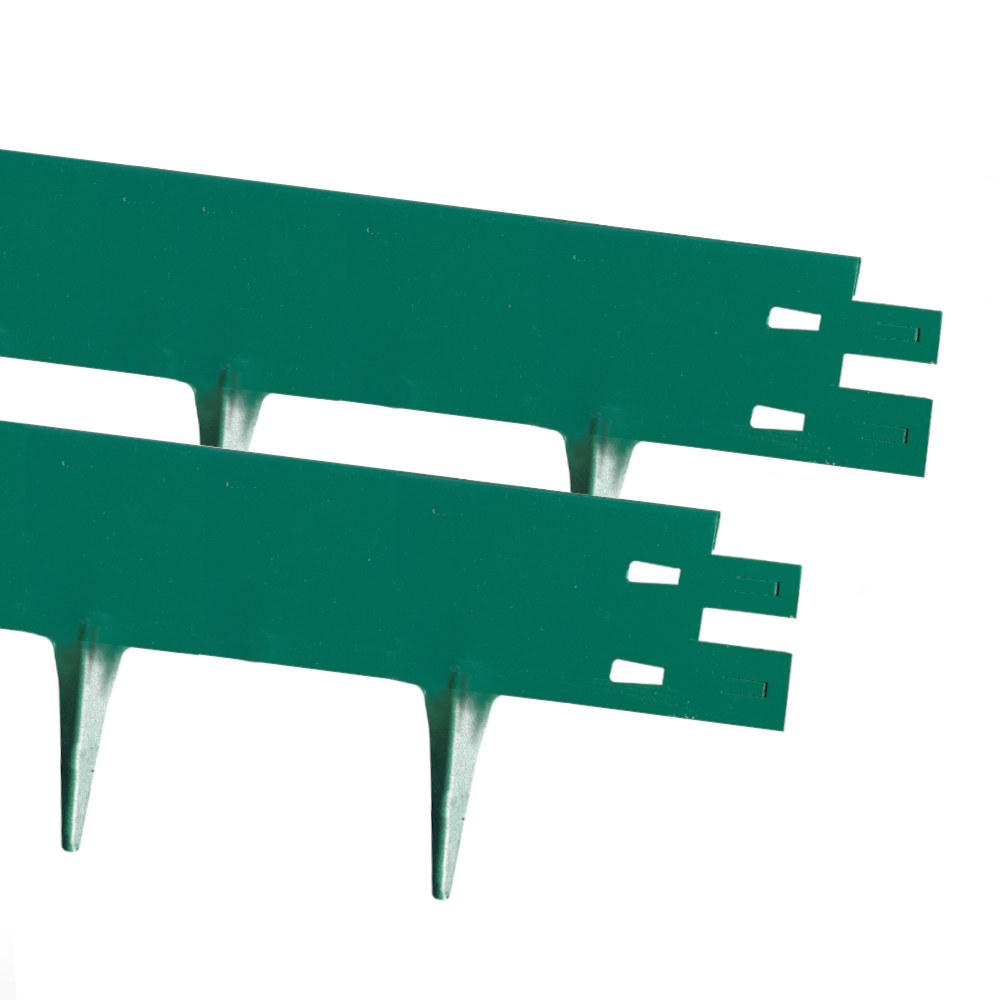 Metall Rasenkanten als Beeteinfassung bei schönen Weg