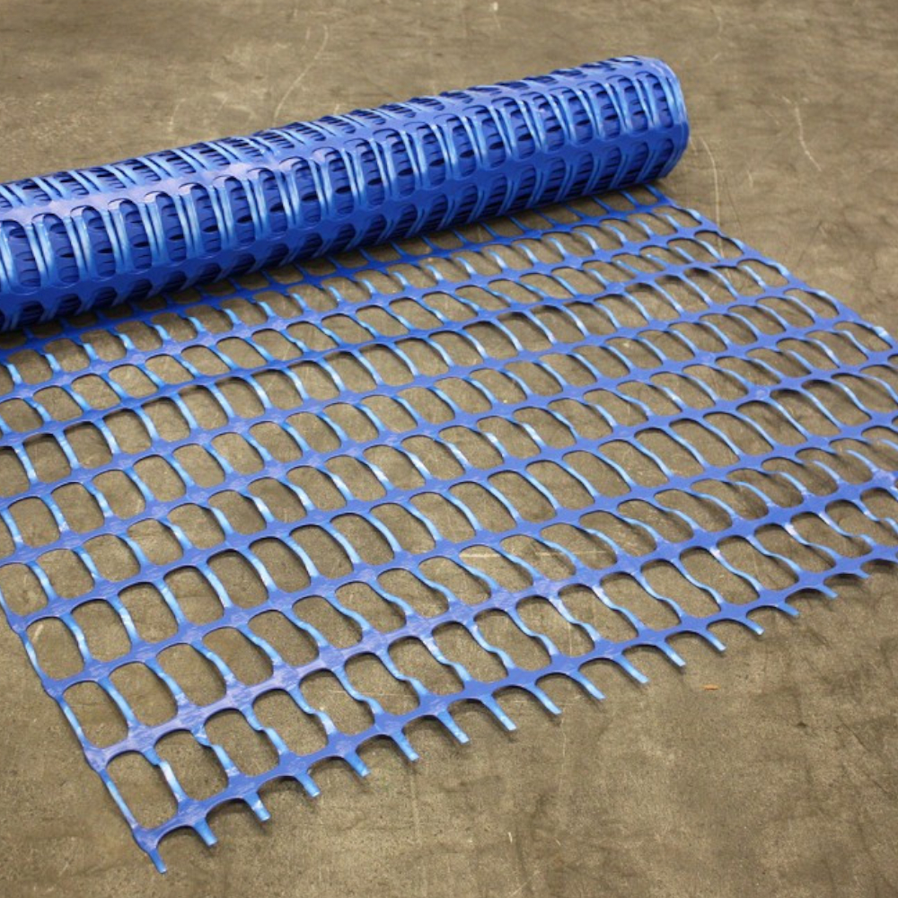 blaues Netz auf Rolle leicht abgewickelt