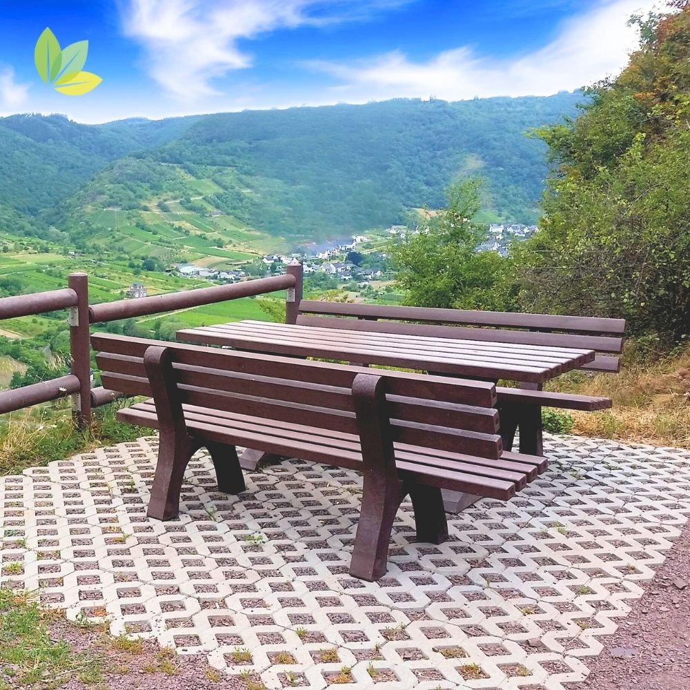 Trafalgar Square Gartenbank im Set mit Tisch Tivoli auf Wanderweg